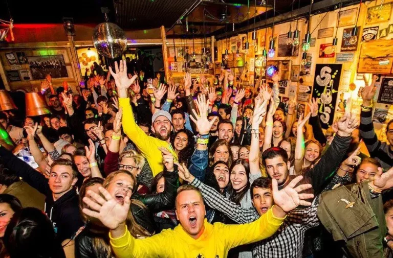 Pub crawl party time